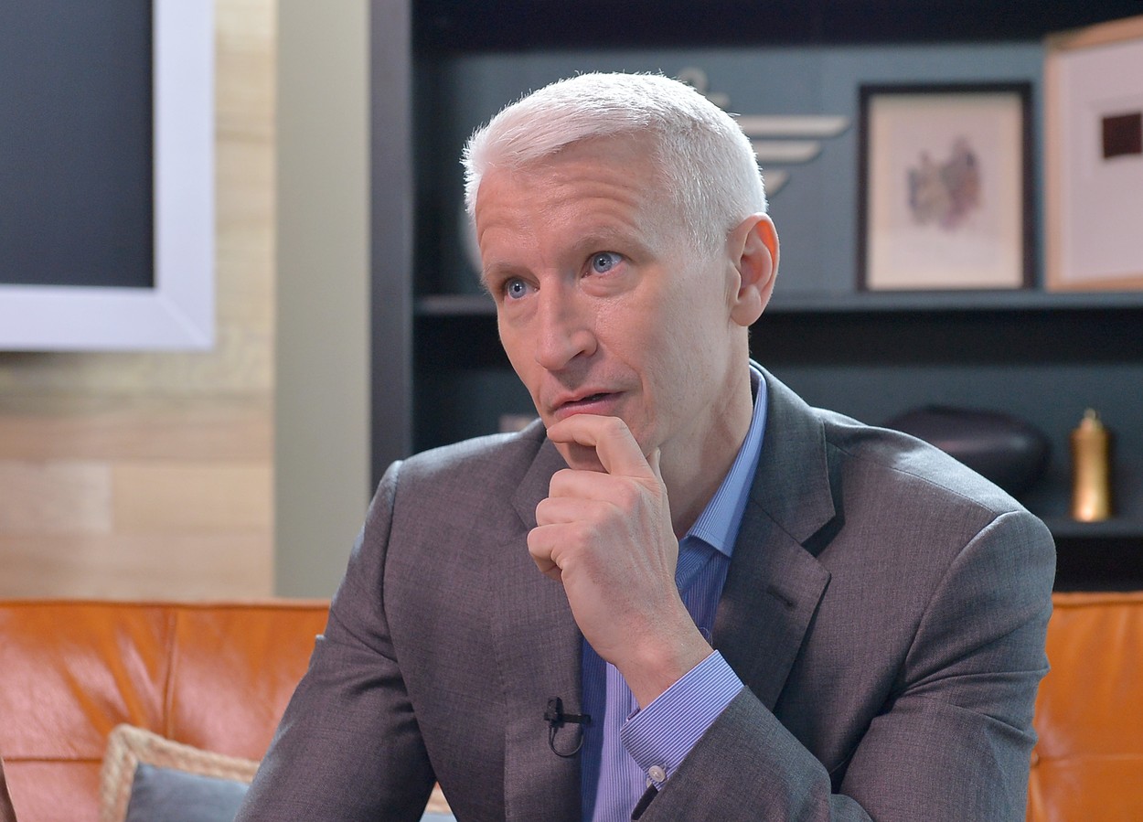 Anderson Cooper a devenit tată la 54 de ani